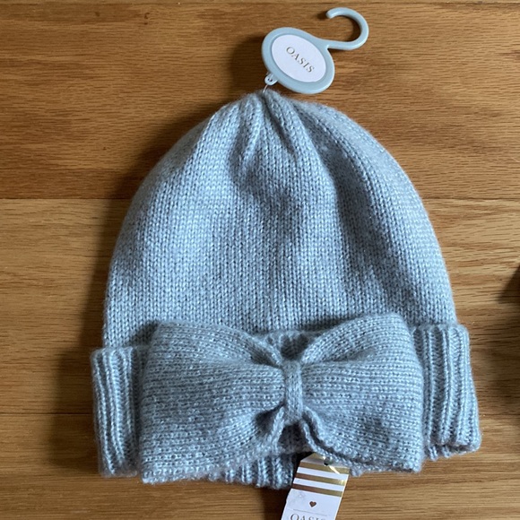 Oasis (UK) Hat & Glove Set - Picture 5 of 6